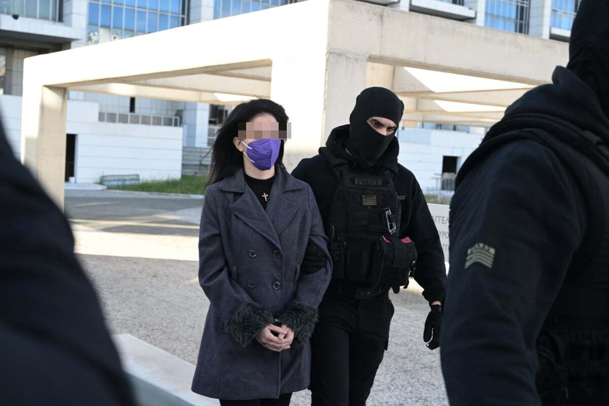 Κολωνός: Στο δικαστήριο η μητέρα της 12χρονης και οι 26 κατηγορούμενοι