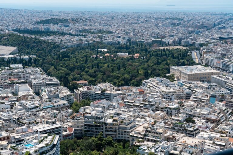 Κτηματαγορά: Εκτινάσσονται οι τιμές των ακινήτων σε όλη την Ευρώπη – Σε ποιες λύσεις στρέφονται οι υποψήφιοι αγοραστές- Αναλυτικά η έρευνα