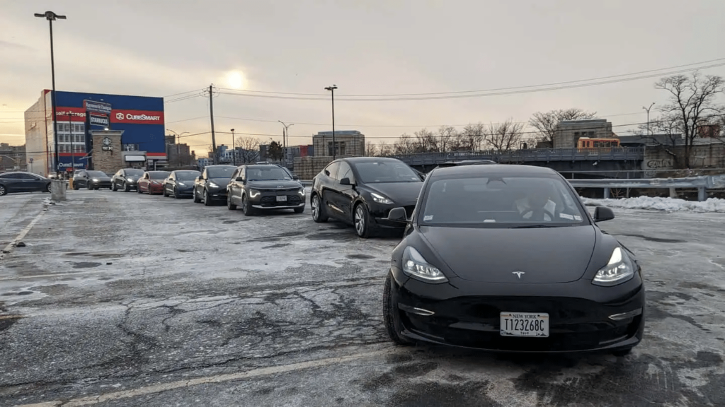 «Γολγοθά» για μια φόρτιση περνούν οι οδηγοί Tesla στη Νέα Υόρκη