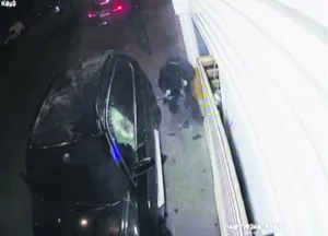 Νέος Κόσμος: Όσο περνούν οι ώρες οι αστυνομικοί που χειρίζονται την υπόθεση της μαφιόζικης εκτέλεσης του 44χρονου Βαγγέλη Ζαμπούνη, προσπαθούν να φτάσουν στους δράστες.