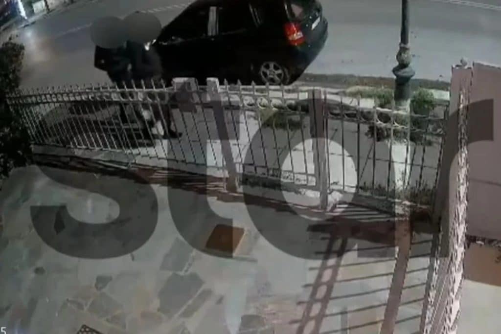 Παλλήνη: Ληστές ξυλοκόπησαν άγρια ιδιοκτήτη σπιτιού καταλήγοντας στο νοσοκομείο [βίντεο – ντοκουμέντο]