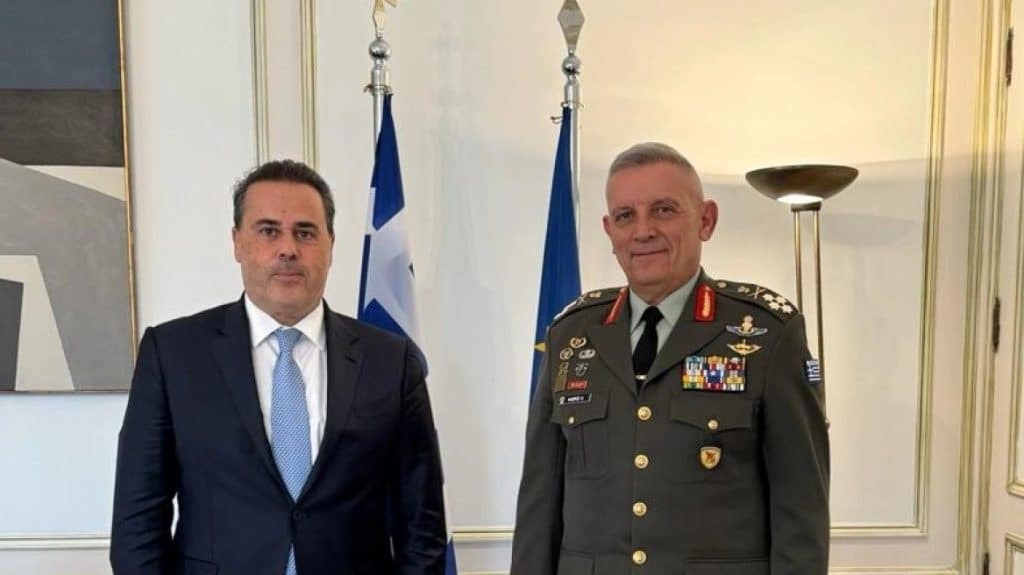 Με τον Φλώρο συναντήθηκε ο Παπασταύρου – «Η θητεία σας συνδυάστηκε με την ενίσχυση των Ενόπλων
