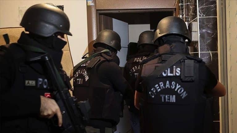 Δεκαοκτώ συλλήψεις στην Τουρκία επειδή «εγκωμίασαν την τρομοκρατία»