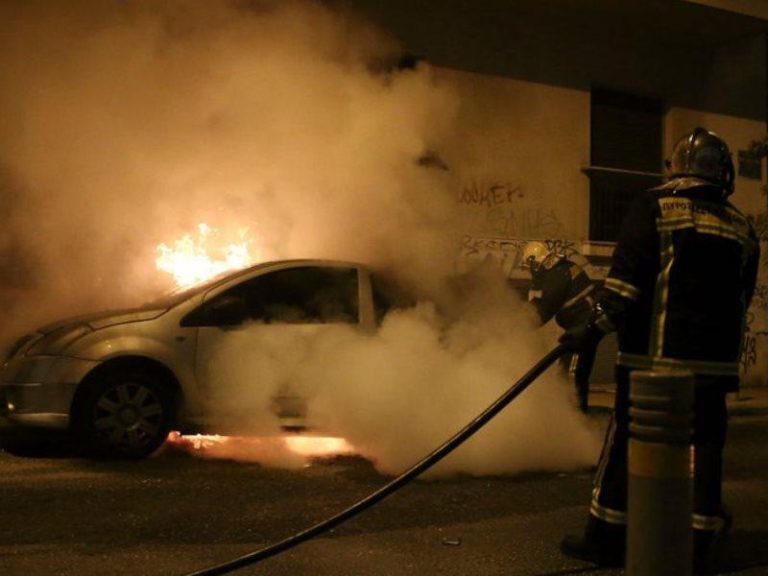 Αυτοκίνητο έπεσε από γέφυρα στον Βόλο – Ο οδηγός κάηκε ζωντανός