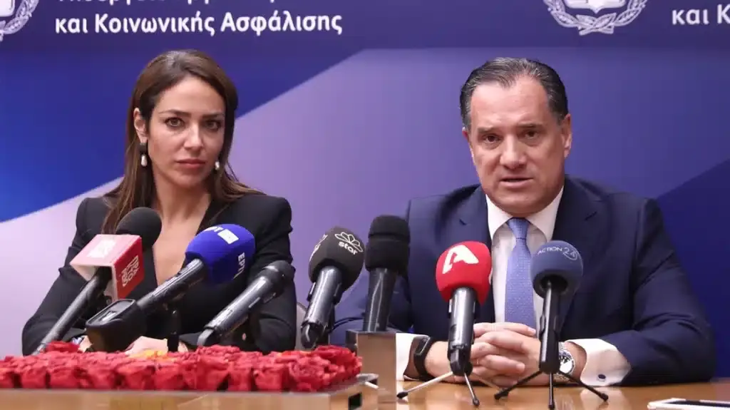 Τελετή παράδοσης-παραλαβής στο υπ. Εργασίας: Μιχαηλίδου: «Παραλαμβάνω από έναν αποτελεσματικό υπουργ