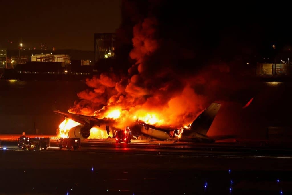 Τόκιο: Η οδηγία του πληρώματος της Japan Airlines που έσωσε τη ζωή των επιβατών