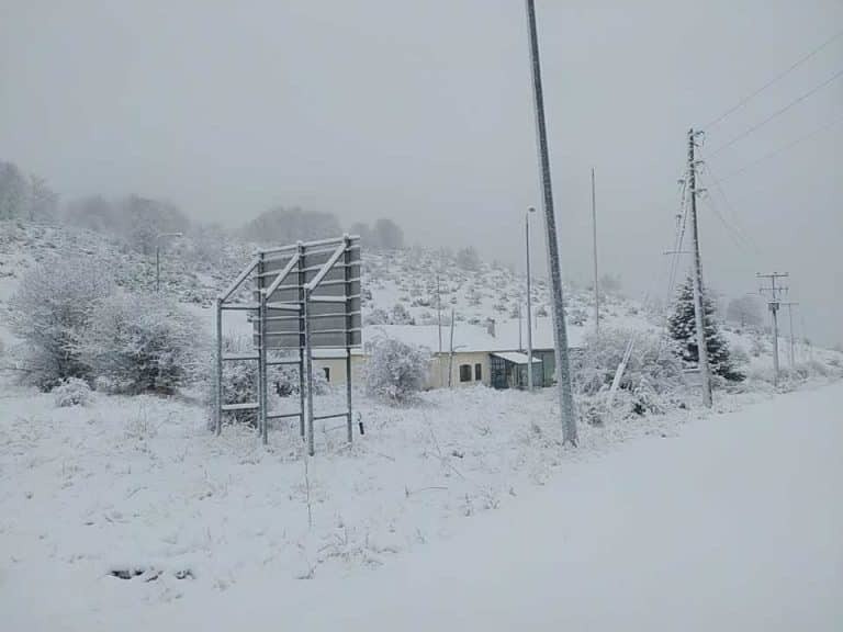 «Ξεκίνησε» η ψυχρή εισβολή με πυκνή χιονόπτωση στην Κοζάνη – Δείτε το βίντεο