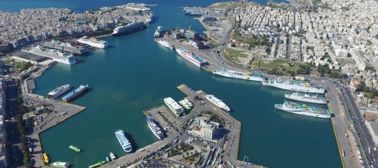 Πρόσκρουση πλοίων στη Δραπετσώνα λόγω των ισχυρών ανέμων