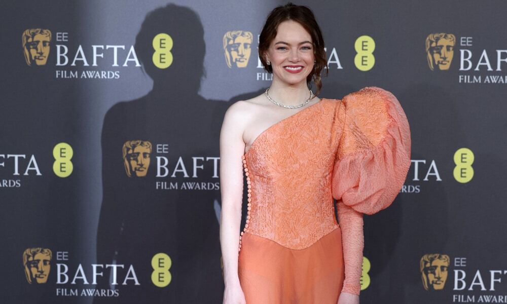 Bafta Awards: Έμα Στόουν ή Κέιτ Μπλάνσετ; – Ποια φόρεσε καλύτερα τη Louis Vuitton δημιουργία