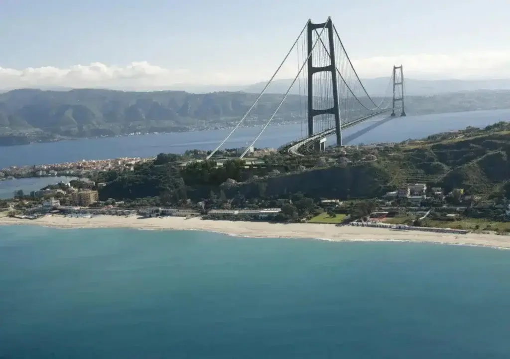 Guardian: Εισαγγελική έρευνα για το σχέδιο Σαλβίνι για γέφυρα που θα συνδέει τη Σικελία με την ηπειρωτική χώρα