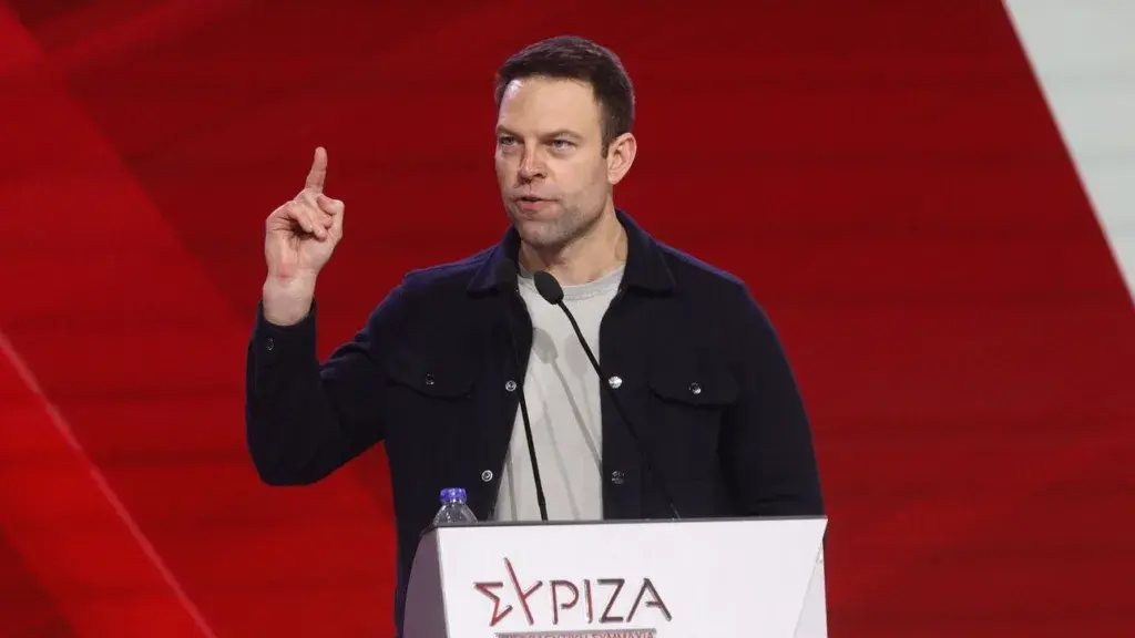Συνέδριο ΣΥΡΙΖΑ: Στο βήμα ο Κασσελάκης – «Δυστυχώς δεν γίνεται να μην πάμε σε εκλογές»