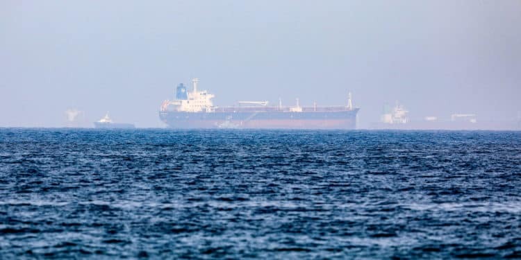 Δεύτερο χτύπημα των Χούθι μέσα σε μια μέρα – Πλοίο με ελληνική σημαία δέχθηκε πυραυλική επίθεση