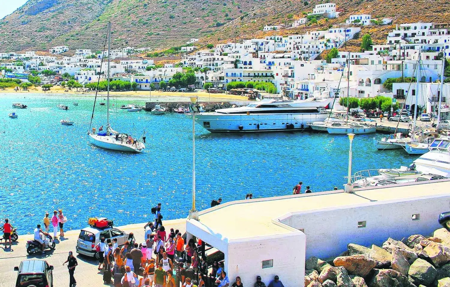 SOS για την υπερδόμηση στις Κυκλάδες – Τι λένε στον ΕΤ οι δήμαρχοι Σίφνου, Σερίφου και Φολέγαν