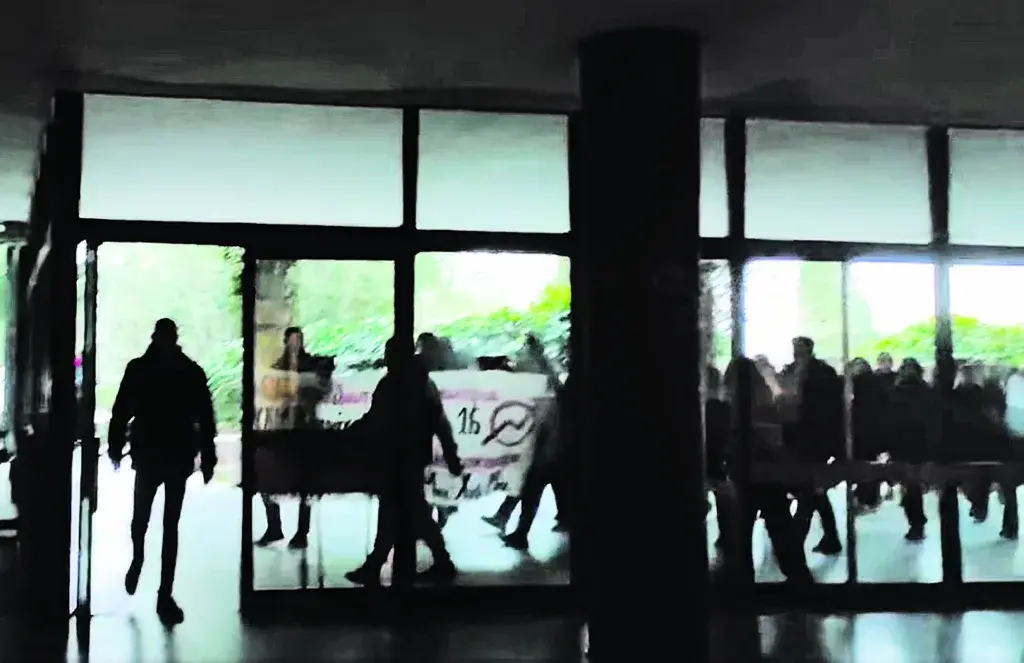 Κατάληψη Νομικής ΑΠΘ: 30 άτομα «αποκλείουν» 6.000 φοιτητές