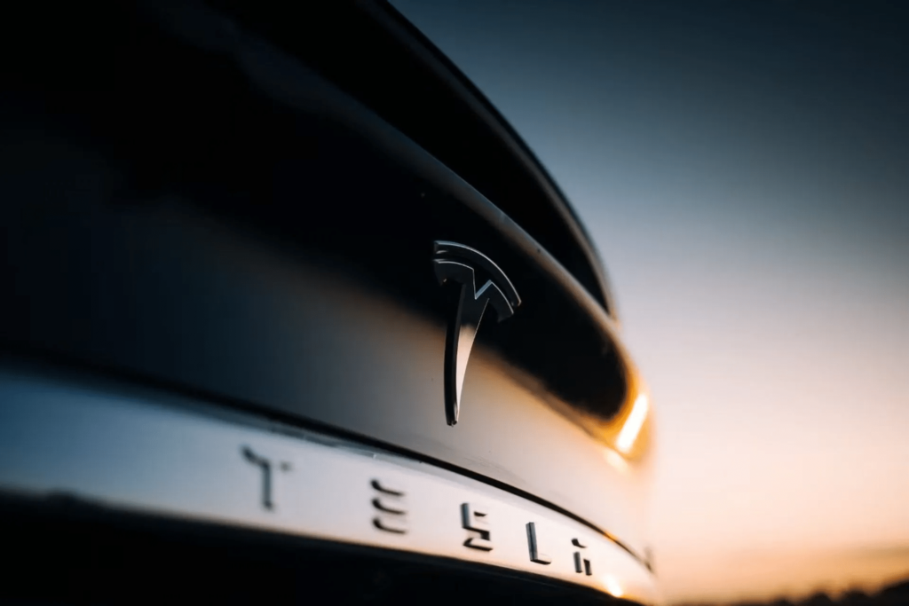 Tesla: Νέες περικοπές εργατικού δυναμικού