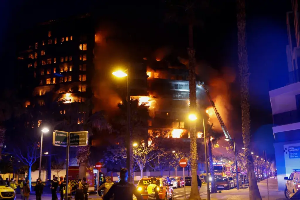 Βαλένθια: Δέκα νεκροί από την πυρκαγιά σε 14ωροφο συγκρότημα διαμερισμάτων – Δείτε βίντεο