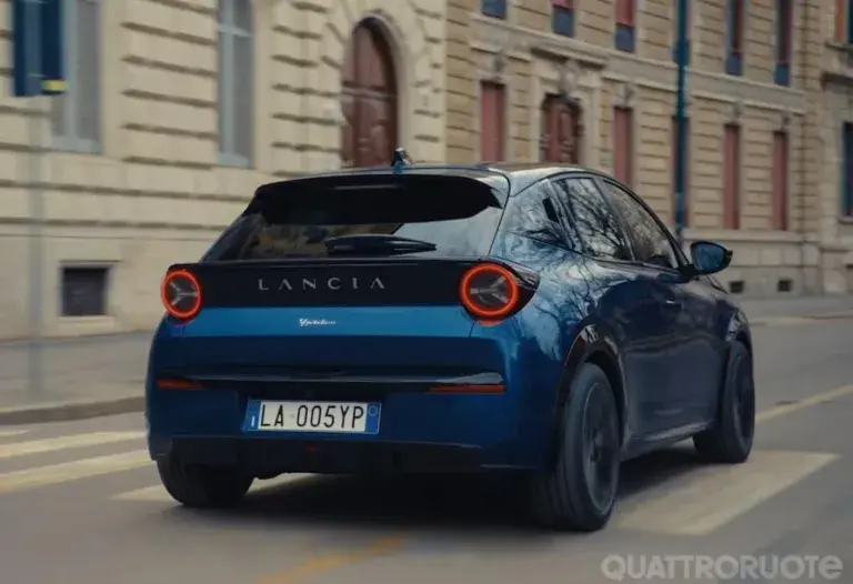 Νέα Lancia Ypsilon: Ταξιδεύεις ή θα μείνεις;