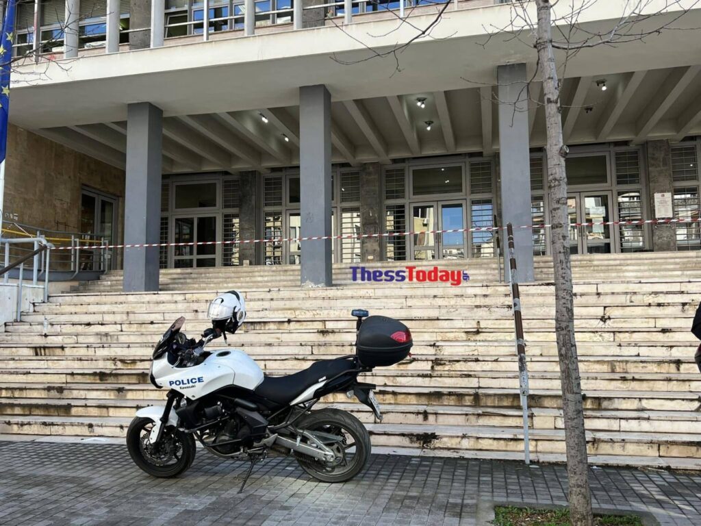 Θεσσαλονίκη: Εκκένωση του δικαστικού μεγάρου μετά από εντοπισμό υπόπτου φακέλου