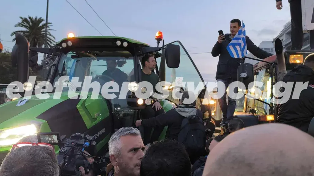 Στο Σύνταγμα ο Κασσελάκης [εικόνες και βίντεο]