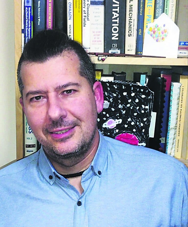 Μάνος Σαριδάκης: Ξεφυλλίζοντας το Σύμπαν σε 112 σελίδες
