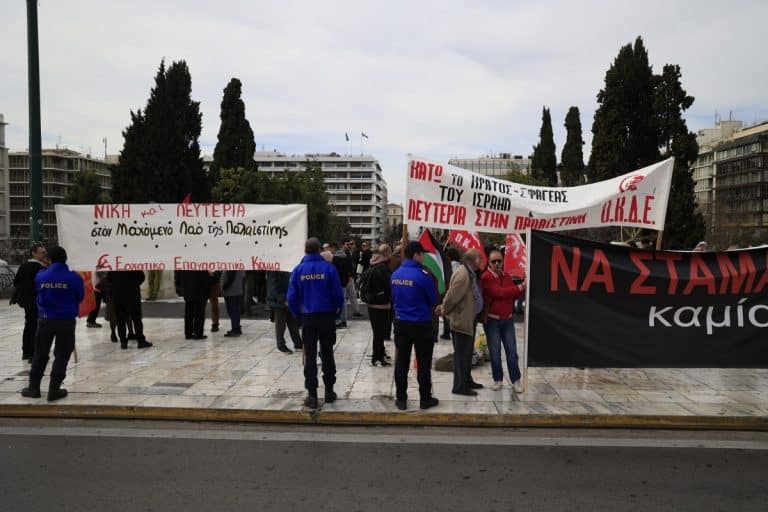 Ένταση στο Σύνταγμα με χημικά και κρότου λάμψης στην αντιπολεμική διαδήλωση για την Παλαιστίνη