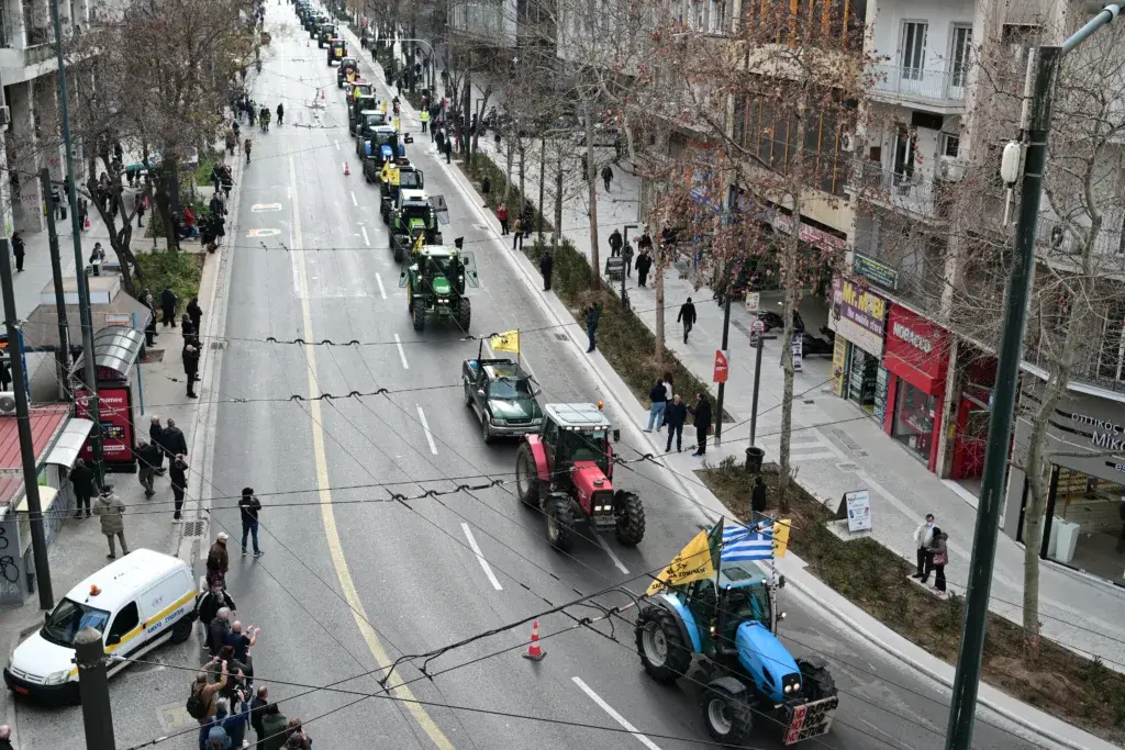 Αποχώρησαν από το Σύνταγμα οι αγρότες – Οι επόμενες κινήσεις τους [βίντεο και φωτογραφίες]