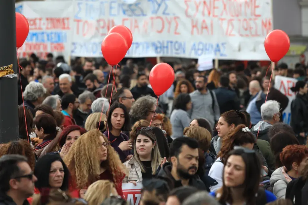Απεργία: Σε εξέλιξη οι απεργιακές συγκεντρώσεις στο κέντρο – Πώς κινούνται τα μέσα μεταφοράς