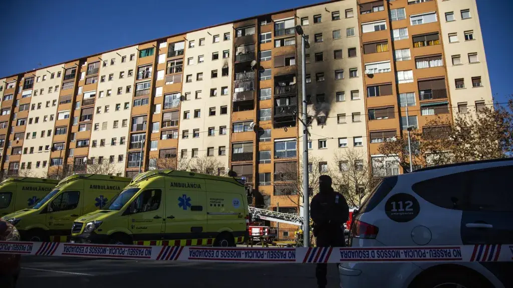 Σοκαριστικές εικόνες από την κατάρρευσή πολυκατοικίας στην Βαρκελώνη – Τρεις νεκροί
