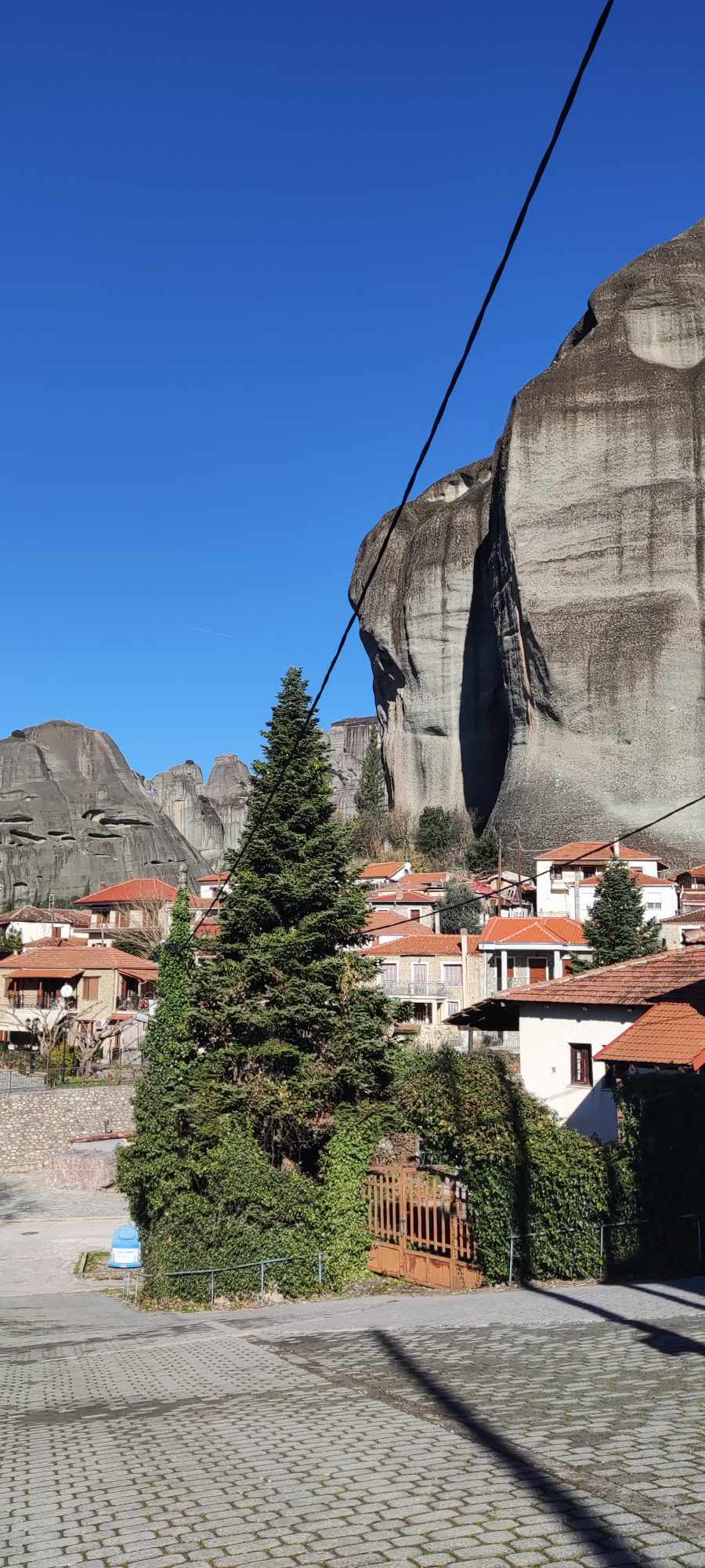 Ταξίδι στα Τρίκαλα: Το Eleftherostypos.gr στο χιονισμένο Περτούλι και τα μοναδικά Μετέωρα – Όλα όσα πρέπει να γνωρίζεις [βίντεο]