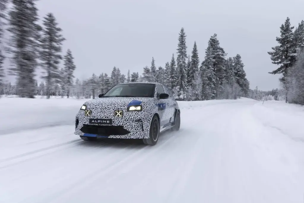 Alpine A290: το νέο ηλεκτρικό hot hatch που δοκιμάζεται στον αρκτικό κύκλο