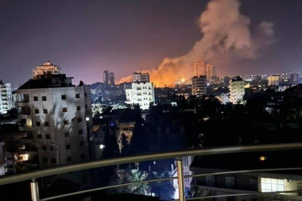Συρία: Το Ισραήλ βομβάρδισε τη «μαρτυρική» Χομς – Τουλάχιστον 4 νεκροί [Βίντεο]