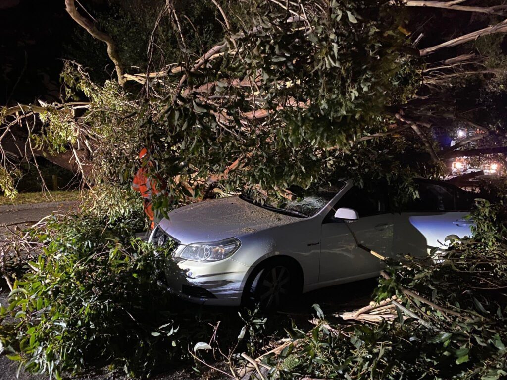 Αυστραλία: Ένας νεκρός και 285.000 άνθρωποι χωρίς ρεύμα εξαιτίας κακοκαιρίας και πυρκαγιών