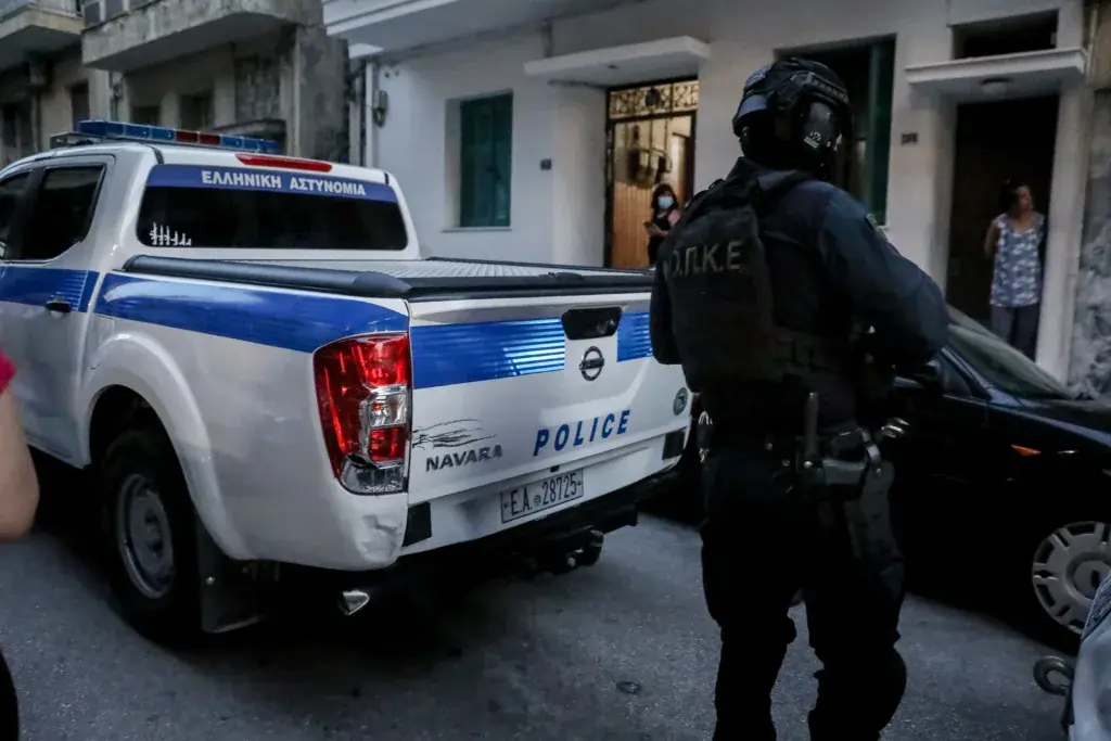 Ίλιον: Επεισοδιακή σύλληψη 49χρονου για ενδοοικογενειακή βία – Ξυλοκόπησε την σύντροφό του