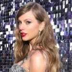 «Parasocial»: Η λέξη-φαινόμενο του 2025 σύμφωνα με το Cambridge Dictionary – Ποια η σχέση με την Τέιλορ Σουίφτ