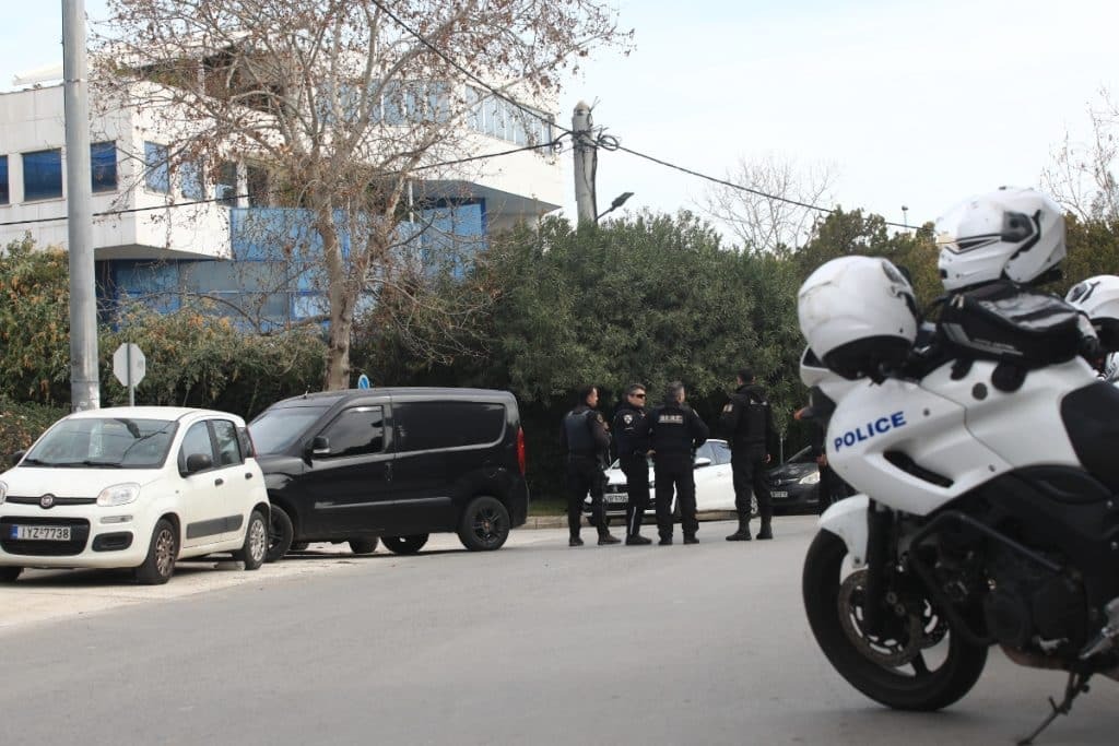 Μακελειό στη Γλυφάδα: Αυτά είναι τα τρία θύματα του Αιγύπτιου που εισέβαλε στη ναυτιλιακή – Αυτοκτόν