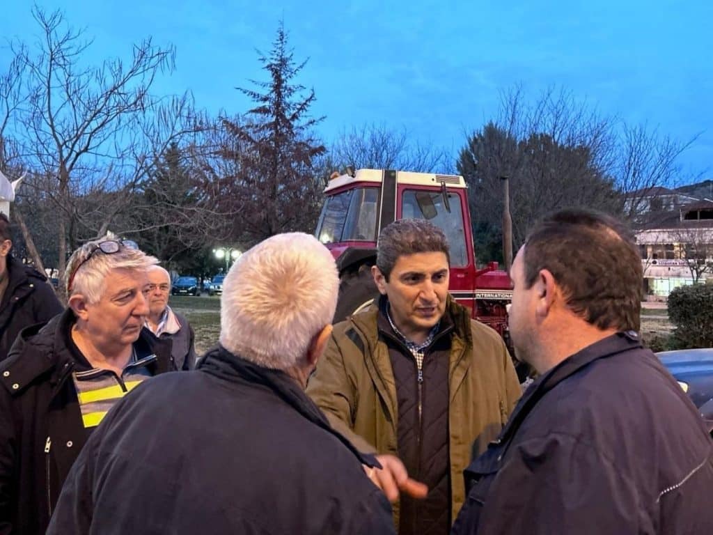 Συναντήθηκε με αγρότες του μπλόκου στο Μοναστήρι Δομοκού ο Αυγενάκης