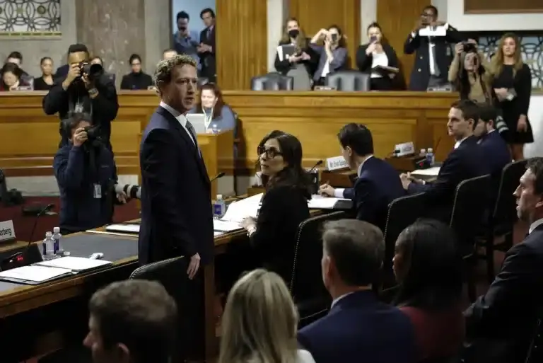 Γερουσιαστής σε Ζούκερμπεργκ για τους κινδύνους που διατρέχουν τα παιδιά στα social: «Έχετε αίμα στα χέρια σας» [Βίντεο]
