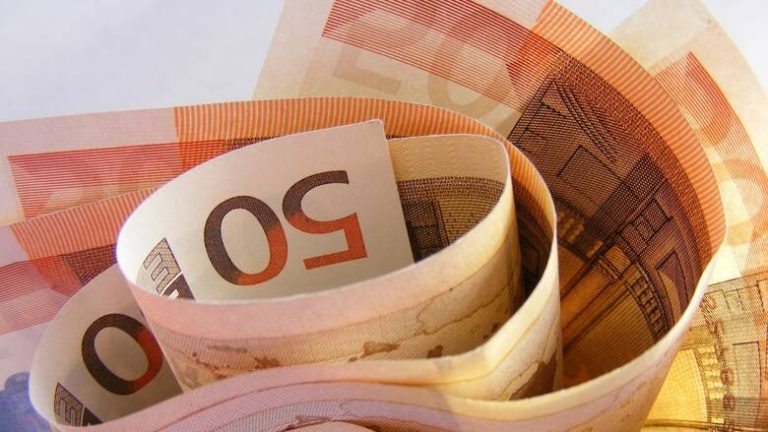 Έκτακτο δώρο Πάσχα: Ποιοι θα είναι οι δικαιούχοι – Τι ποσά θα λάβουν