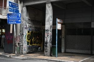 Θρίλερ με το νεκρό έμβρυο στα Εξάρχεια: Πώς βρέθηκε στο φρεάτιο – Τι καταγγέλλει η υπεύθυνη εταιρείας αποφράξεων [βίντεο]