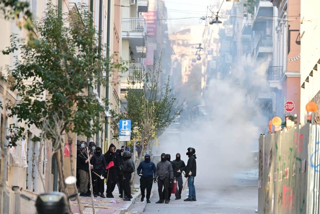 Επεισόδια στην Νομική: Τραυματίστηκε ένας αστυνομικός