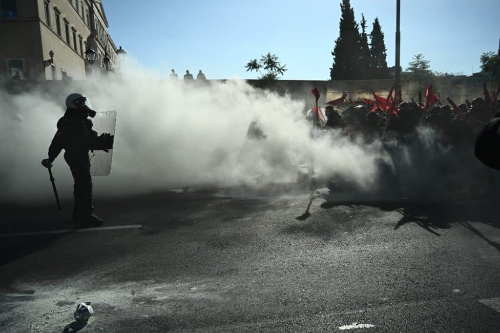 Πανεκπαιδευτικό συλλαλητήριο: Επεισόδια στο κέντρο της Αθήνας – Έπεσαν χημικά