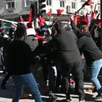 Φοιτητές έπαιξαν ξύλο για το ποιος θα είναι πρώτος στο πανεκπαιδευτικό – Οχτώ τραυματίες [Βίντεο]