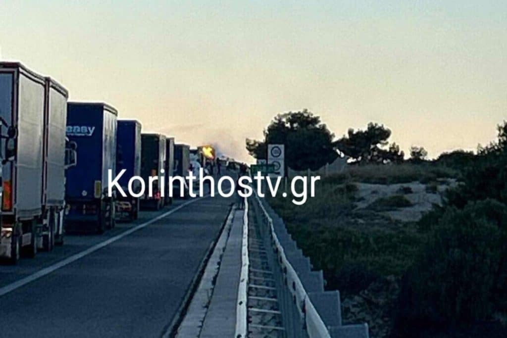 Κορίνθου – Πατρών: Φορτηγό τυλίχθηκε στις φλόγες στην Εθνική Οδό – Ουρές χιλιομέτρων