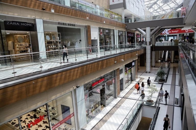 ΕΛΣΤΑΤ: Αύξηση 2,5% στη δαπάνη των νοικοκυριών για ένδυση – υπόδηση το 2025
