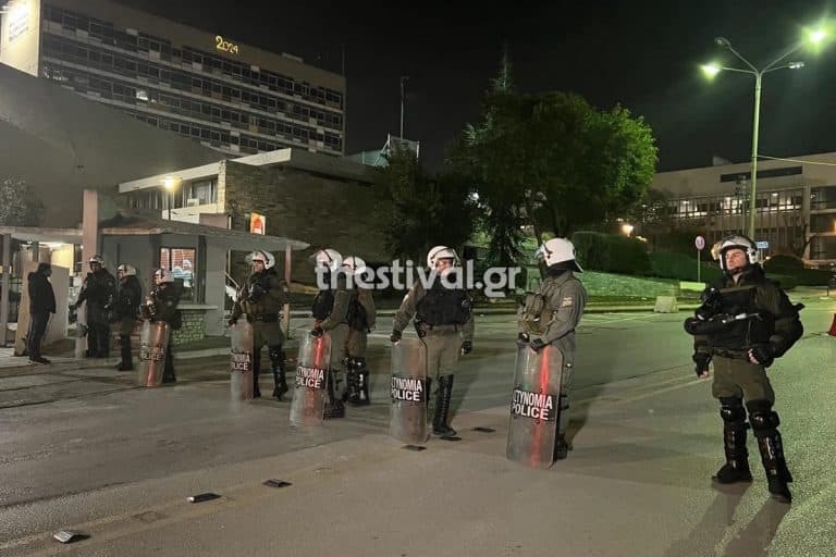 Θεσσαλονίκη: Επέμβαση των ΜΑΤ στο ΑΠΘ για την εκκένωση της κατάληψης στη Νομική