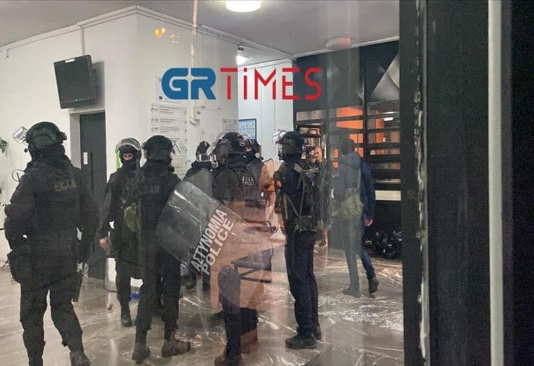 Θεσσαλονίκη: ΜΑΤ στο ΑΠΘ για να εκκενωθεί η κατάληψη στην Πρυτανεία