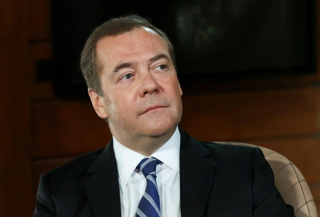 Reuters: Μεντβέντεφ: Τα ρωσικά στρατεύματα μπορεί να χρειαστεί να φτάσουν στο Κίεβο