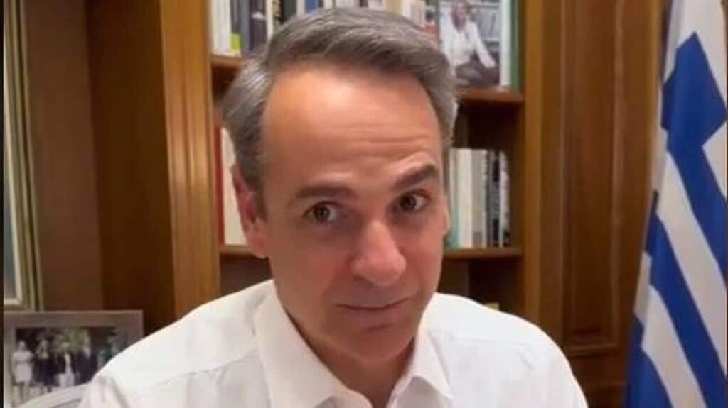 Μητσοτάκης στο TikTok: Η απελπισία των συνεργατών του για τα γουρλωμένα μάτια και τα αχτένιστα μαλλιά [βίντεο]