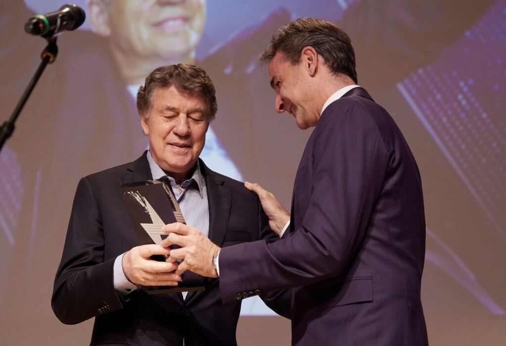 «Gazzetta Awards» – Μητσοτάκης σε Ρεχάγκελ: «Κανείς δεν θα ξεχάσει το 2004»