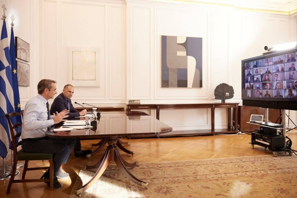 Τηλεδιάσκεψη Μητσοτάκη με τους επικεφαλής των Αρχών της Ελλάδας στο εξωτερικό